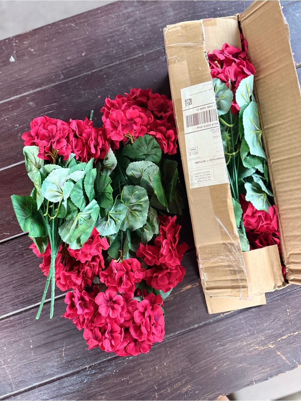 Artificial Red Geranium Flower Stem Bundle with Green Leaves
